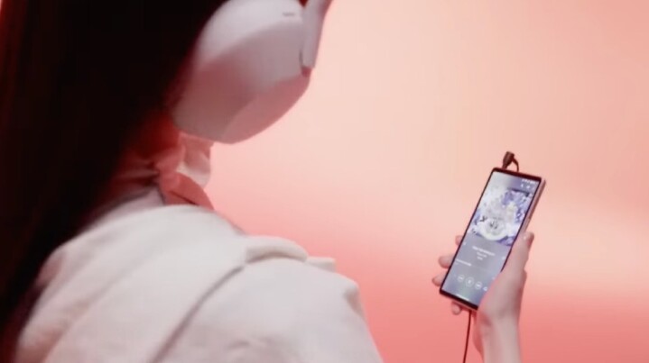 影片曝光 Sony 將於下半年揭曉的 Xperia 5 V 具體外觀，主相機少了一顆鏡頭