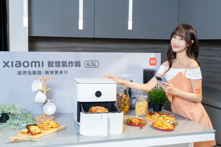 2. Xiaomi 智慧氣炸鍋 6.5L料理溫度範圍控制在40˚C至220˚C，內建NTC智慧溫度控制技術，烹調過程中精確監控溫度，不用擔心過焦或沒熟的情形。.jpg