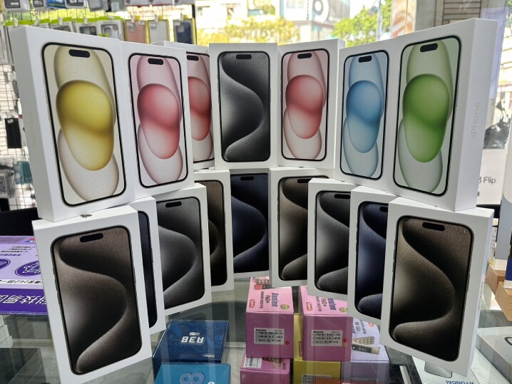 台中購物節 iPhone 15 Pro Max 破盤大搶購，再送行動手機車架！(11/17-11/23)