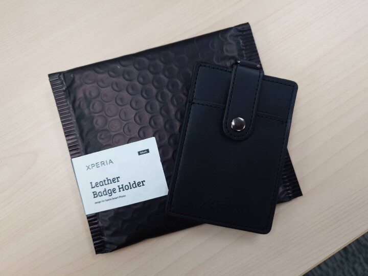 Sony專賣店7月體驗活動禮:Xperia 時尚皮革證件套開箱