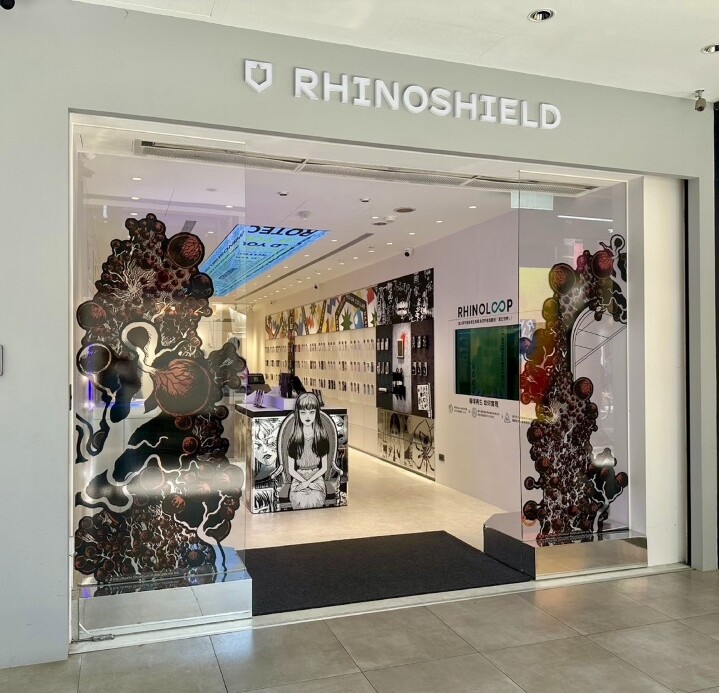 RHINOSHIELD 犀牛盾於台北西門店與台中逢甲店，推出期間限定佈置， 一入店可見「富江」及漫畫中的經典畫面，讓人不禁沉浸其中。.jpg