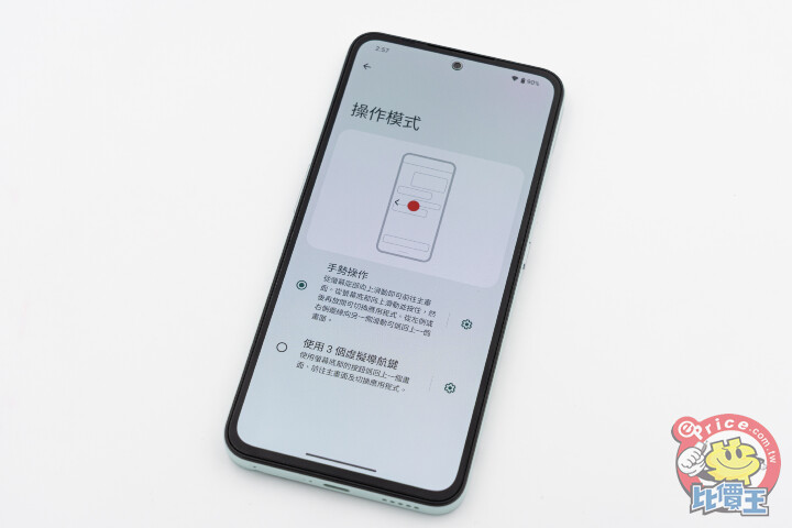 CMF Phone 1 開箱動手玩：大玩背蓋創意，走向實用務實