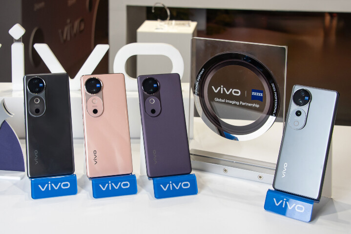 【新聞照片】凡於8月22日至9月30日期間至miko 米可門市購買vivo V40系列，並於vivo 官網登錄，即可獲得螢幕意外保固12個月乙次外，更獲得限量音波電動牙刷和米可幣回饋，數量有限送完為止。.jpg