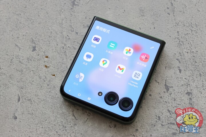 小摺疊大奇蹟！Motorola razr 50 Ultra 實測，滿版外螢幕操作方便、AI 加持體驗升級