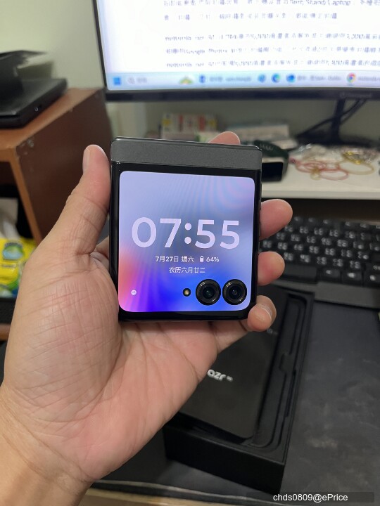 超高性價比的 AI 小摺疊 motorola razr 50，精品質感、豐富應用、親民價格