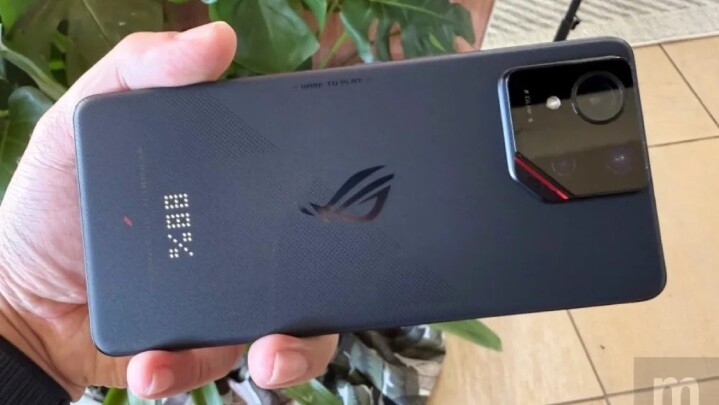 華碩即將推出的 ROG Phone 9 快速動眼看，背蓋搭載 LED 顯示功能、同樣支援 IP68 等級防水防塵