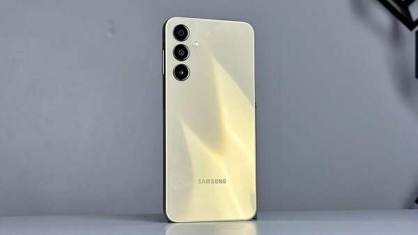 2024年11月手機銷售排行榜中，三星Galaxy A16（4GB+128GB）新進榜就空降第11名，成功取代A15_0.jpg