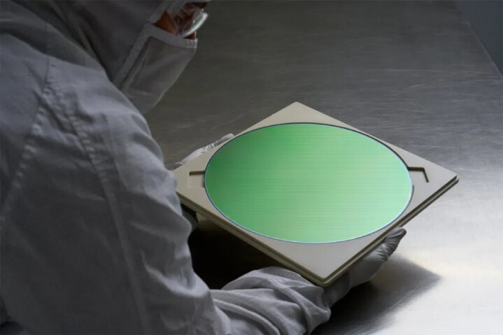 Apple-US-investment-semiconductor-wafer_big.jpg.large_2x.jpg