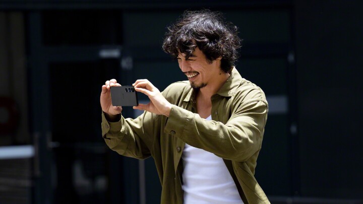 圖五_Xperia_1_VII_全新_16mm_超廣角鏡頭搭載_4_800_萬畫素大尺寸感光元件_在夜間拍攝也保有細膩畫質_新增_AI_錄影與自動取景功能_能智慧追蹤移動主體_穩定構圖_並自動裁切產出完整與特寫雙版本影像_讓隨手的拍攝都輕鬆展現專業水準_.jpg 圖五_Xperia_1_VII_全新_16mm_超廣角鏡頭搭載_4_800_萬畫素大尺寸感光元件_在夜間拍攝也保有細膩畫質_新增_AI_錄影與自動取景功能_能智慧追蹤移動主體_穩定構圖_並自動裁切產出完整與特寫雙版本影像_讓隨手的拍攝都輕鬆展現專業水準_.jpg