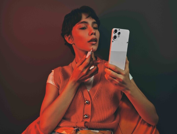 _新聞照片4_Nothing子品牌CMF_Phone_2_Pro_全新亮相___岩白色.jpg _新聞照片4_Nothing子品牌CMF_Phone_2_Pro_全新亮相___岩白色.jpg