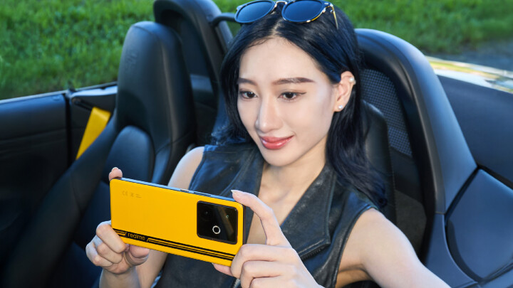 圖說:realme GT 7T疾速黃螢幕擁有高達6500尼特局部峰值亮度,即使在戶外烈陽下導航、拍照取景或瀏覽訊息,都能輕鬆看清螢幕內容。.jpg 圖說:realme GT 7T疾速黃螢幕擁有高達6500尼特局部峰值亮度,即使在戶外烈陽下導航、拍照取景或瀏覽訊息,都能輕鬆看清螢幕內容。.jpg