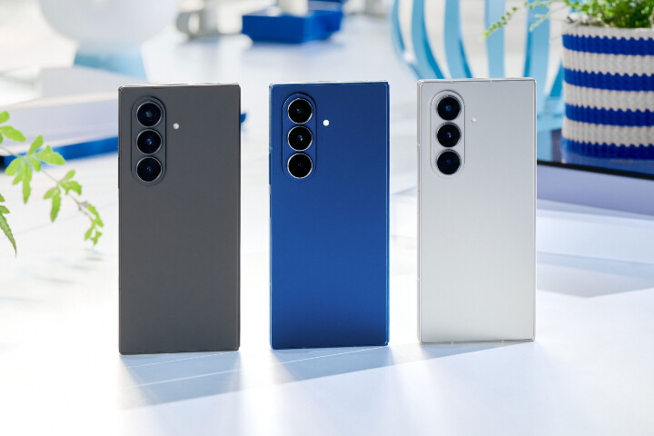 010-family-galaxy-zfold7-blueshadow-silvershadow-jetblack.jpg 010-family-galaxy-zfold7-blueshadow-silvershadow-jetblack.jpg