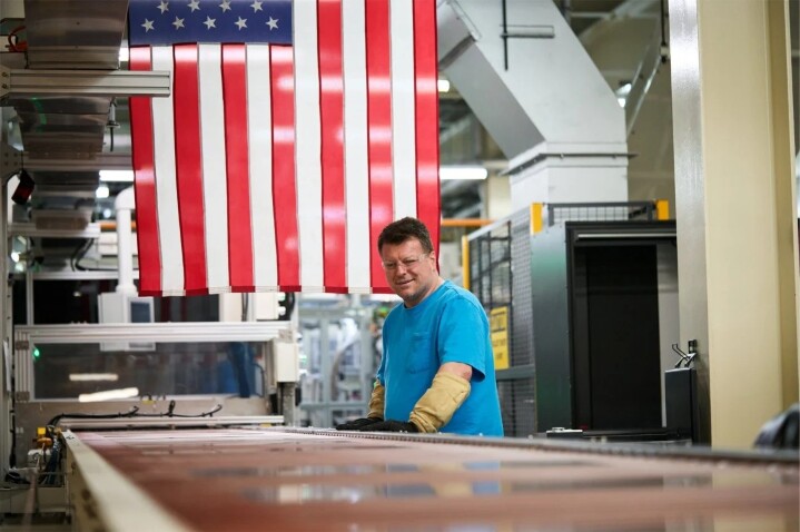 Apple-US-investment-Corning-glass-conveyor-belt_big.jpg Apple-US-investment-Corning-glass-conveyor-belt_big.jpg