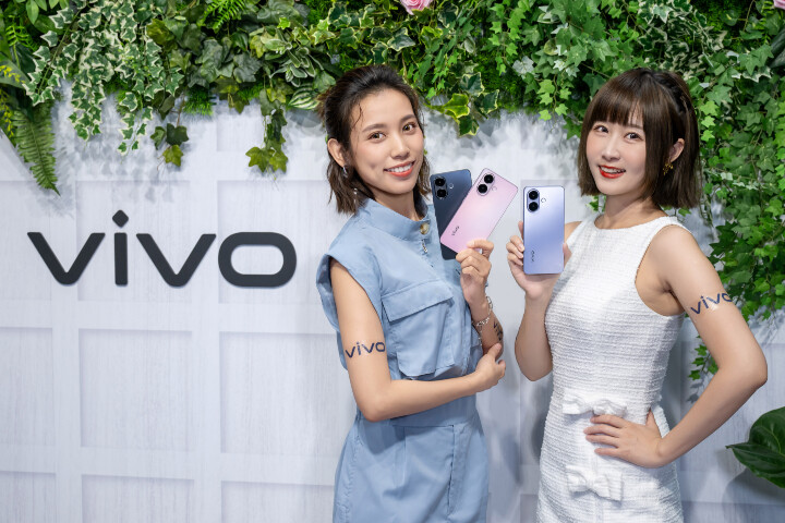 【vivo新聞照片03】V60 Lite推出「元氣粉」、「鈦霧藍」及「曜夜黑」三款全新配色,將於9月23日起在全台各大通路正式開賣。.jpg 【vivo新聞照片03】V60 Lite推出「元氣粉」、「鈦霧藍」及「曜夜黑」三款全新配色,將於9月23日起在全台各大通路正式開賣。.jpg