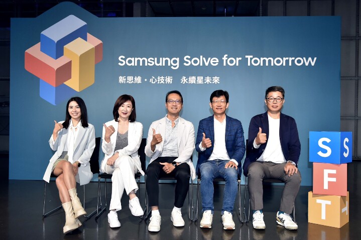 Samsung  (Samsung@oneforall.com.tw) 【新聞照片09】本屆決賽評審由左至右臺大資工系教授 陳縕儂、為台灣而教基金會董事長 林妍希、三星電子行動通訊事業部企業解決方案副總經理 李元榮、臺大 D School兼任教授 陶韻智、天下永續會策略長 熊毅晰.jpg