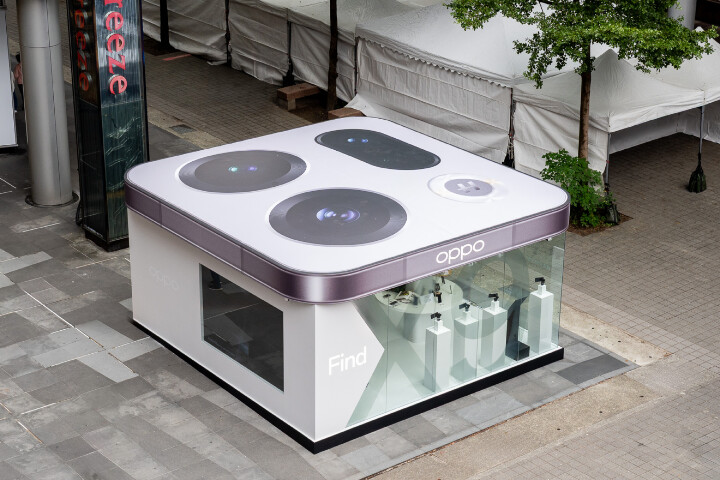 Prestigepr  (prestigepr@prestigepr.com.tw) 圖2_OPPO Find X9 系列限時體驗空間，以象徵全機靈魂的「哈蘇鏡頭」為設計靈感，打造獨特造型屋頂，成為台北信義區最亮眼的新地標.jpg