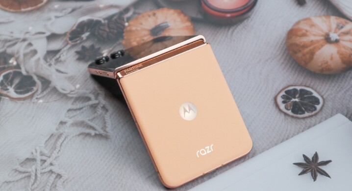 2025 年 11 月手機降價王出爐！這款摺疊機竟然「打對折」，現省 1.5 萬！