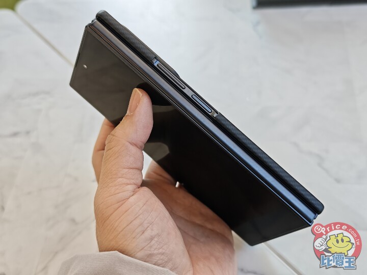 Samsung Galaxy Z Trifold 外觀、性能、續航、影音、相機、開箱實測