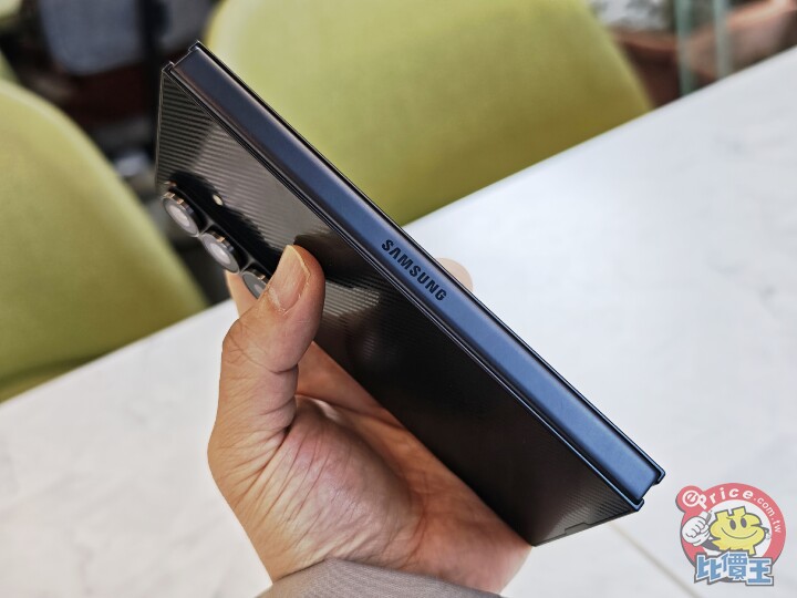 Samsung Galaxy Z Trifold 外觀、性能、續航、影音、相機、開箱實測