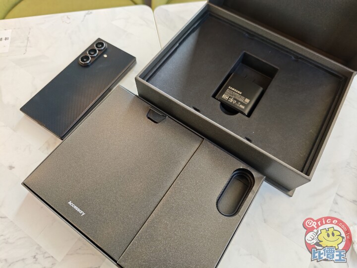 Samsung Galaxy Z Trifold 外觀、性能、續航、影音、相機、開箱實測