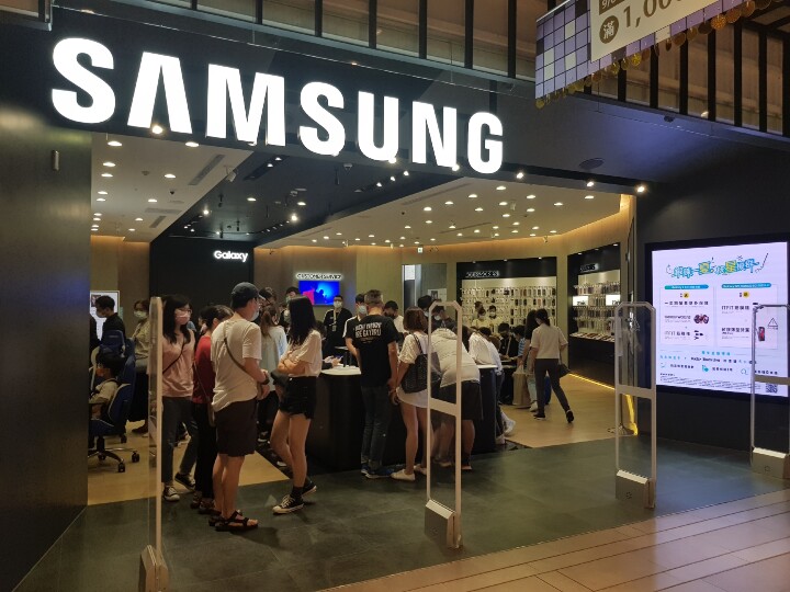 機王換位戰！iPhone 17 Pro  重奪單機冠軍，三星  A56  與  vivo V60 Lite  靠穩定買氣逆勢防禦