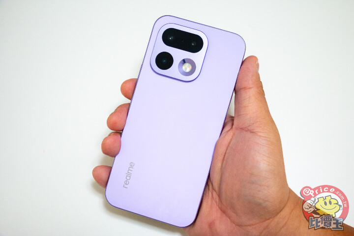 realme 16 Pro 5G開箱動手玩：7,000mAh超大容量電池提供接近23小時續航力，安全感十足！