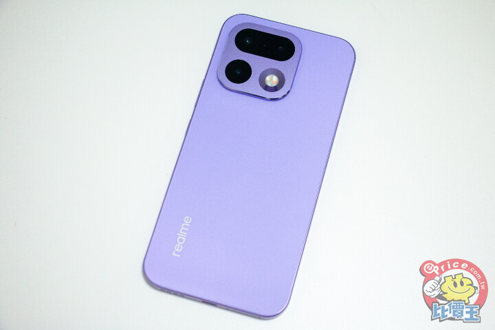 realme 16 Pro 5G開箱動手玩：7,000mAh超大容量電池提供接近23小時續航力，安全感十足！