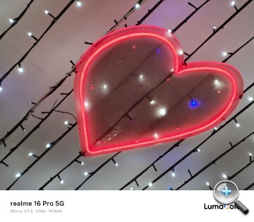 realme 16 Pro 5G開箱動手玩：7,000mAh超大容量電池提供接近23小時續航力，安全感十足！