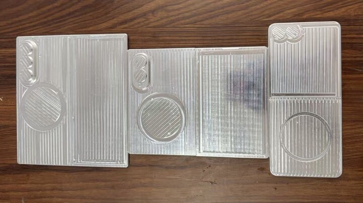 三星三款摺疊機模型機現身，寬版 Z Fold8 機身尺寸比一比