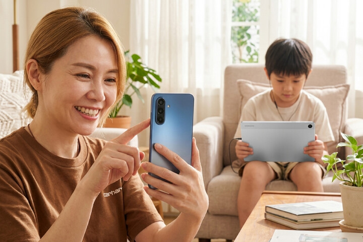 ​誰說媽媽沒放假？51 連假 iPhone 17e 兩萬有找 寵愛超神媽媽