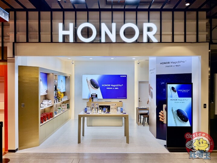 HONOR 三創體驗店開幕　啦啦隊女神李雅英親自交貨預購用戶