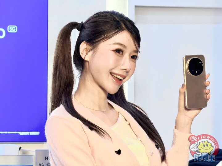 HONOR 三創體驗店開幕　啦啦隊女神李雅英親自交貨預購用戶