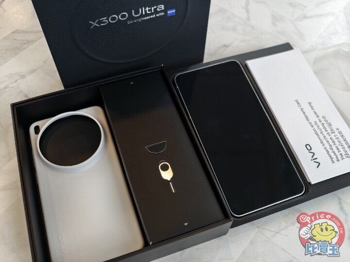 vivo 首款超旗艦登台：X300 Ultra 外觀、影音、性能、續航、相機、開箱實測