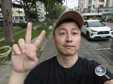 vivo 首款超旗艦登台：X300 Ultra 外觀、影音、性能、續航、相機、開箱實測