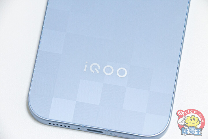 iQOO 15R 開箱動手玩：不用兩萬元，就能體驗強悍效能與非常持久的電池續航力！