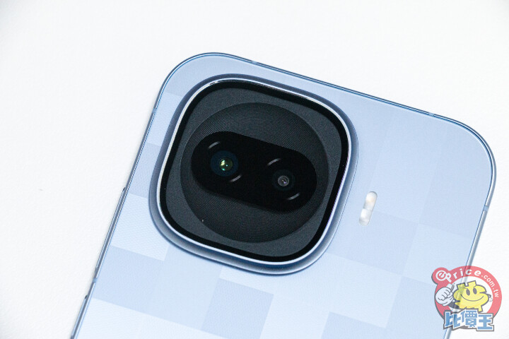 iQOO 15R 開箱動手玩：不用兩萬元，就能體驗強悍效能與非常持久的電池續航力！