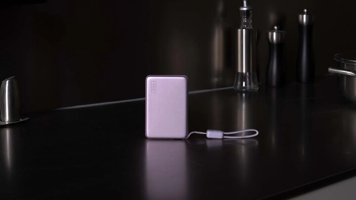 INIU 推超薄磁吸行動電源 半吋機身支援 25W 無線快充