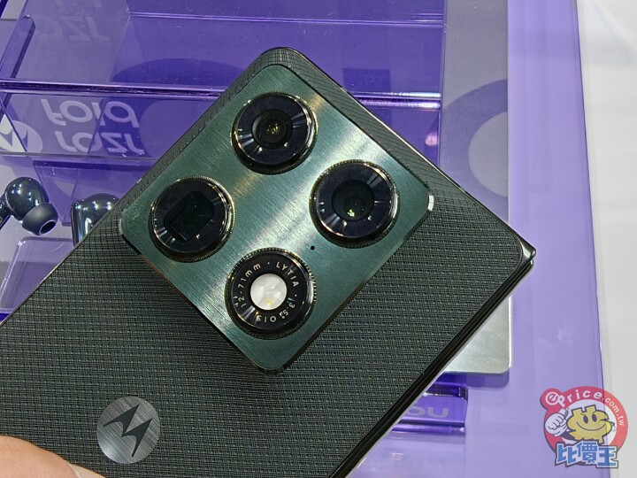 Motorola 首款大摺手機 razr fold 登台　49,988 元起 6 月開賣