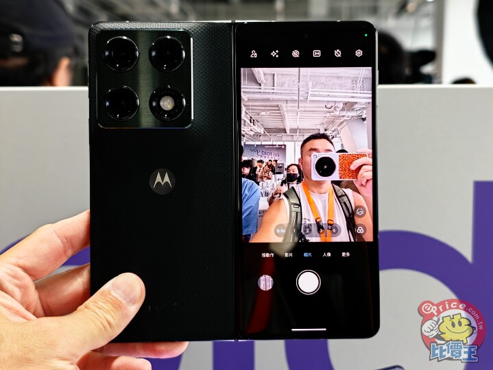 Motorola 首款大摺手機 razr fold 登台　49,988 元起 6 月開賣