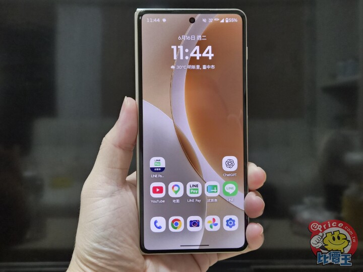 拍照有看頭！Moto 超薄大摺 Razr Fold 外觀、性能、相機、續航、開箱實測