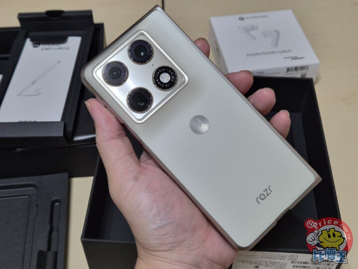 拍照有看頭！Moto 超薄大摺 Razr Fold 外觀、性能、相機、續航、開箱實測