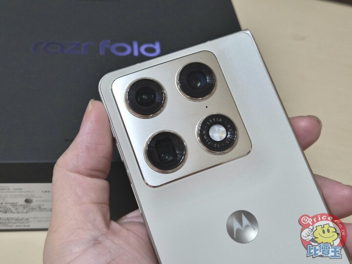 拍照有看頭！Moto 超薄大摺 Razr Fold 外觀、性能、相機、續航、開箱實測