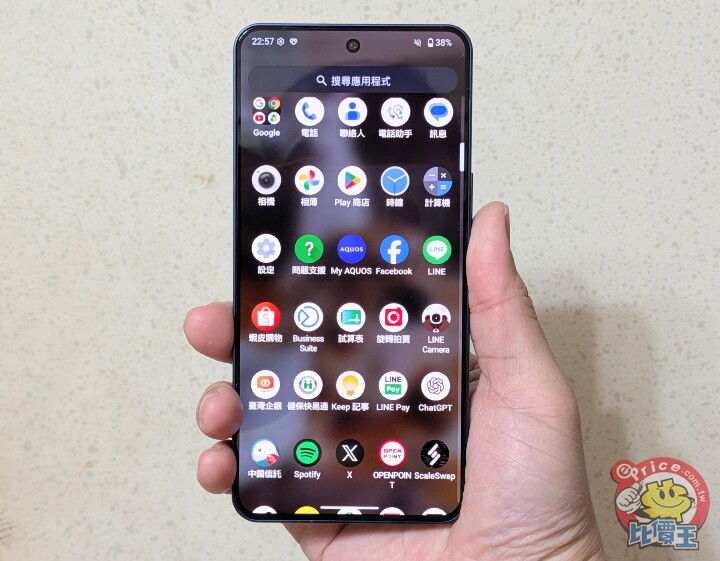 質感呼吸燈加持，Sharp AQUOS R11 外觀、性能、續航、相機、開箱測試
