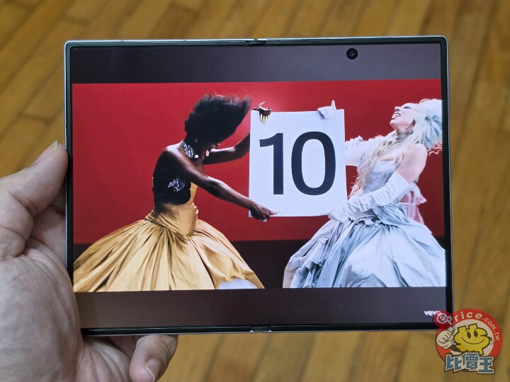 寬摺疊新體驗：Samsung Galaxy Z Fold 8 外觀、影音、續航、相機、開箱試用心得