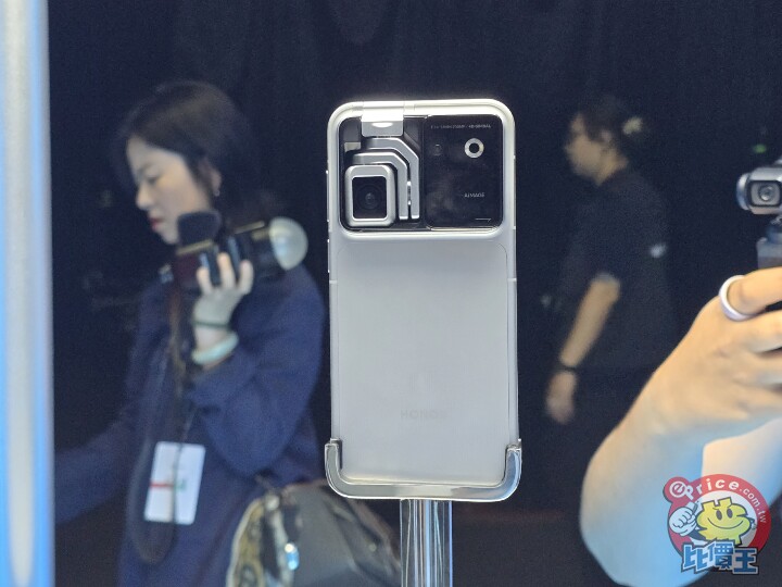 Honor Robot Phone 正式登場  鈦合金雲台讓手機真正「動起來」