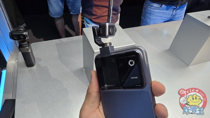 Honor Robot Phone 正式登場  鈦合金雲台讓手機真正「動起來」