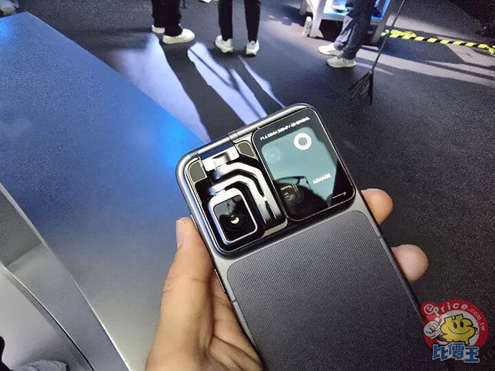 Honor Robot Phone 正式登場  鈦合金雲台讓手機真正「動起來」