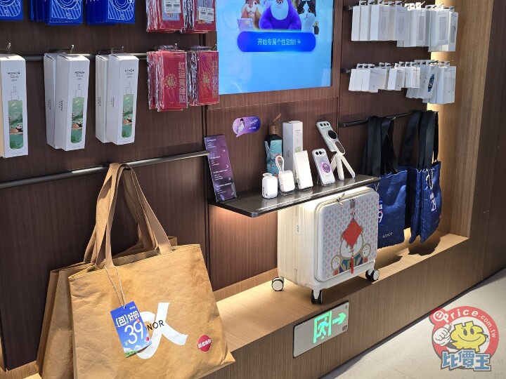 Honor Robot Phone 正式開賣 走進深圳萬象城阿爾法旗艦店直擊 AI 手機新體驗