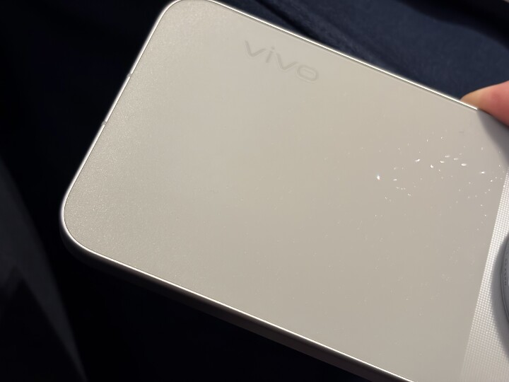 vivo X500 Pro Max 開箱體驗：安兔兔跑分逾 400 萬、實測影片特效