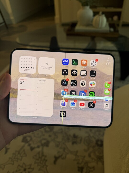 iPhone Duo 內螢幕破損問題，蘋果認了呼籲民眾送修
